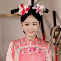 Yang Mi sudah terjun ke dunia akting sejak dia berusia empat tahun. Pada usia enam tahun, dia juga pernah beradu akting dengan Stephen Chow dalam film King of Beggars. Foto: dok. Weibo