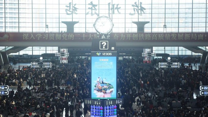 NANJING, CHINA - FEBRUARY 15, 2023 - Passengers exit Nanjing Railway Station in Nanjing, east China's Jiangsu province, Feb 15, 2023. The 40-day 2023 Spring Festival Travel rush comes to an end on Feb 15, 2023. During the 2023 Spring Festival travel rush, 2.095 billion trips are expected to be made, up 99.5% from the same period last year. (Photo credit should read CFOTO/Future Publishing via Getty Images)