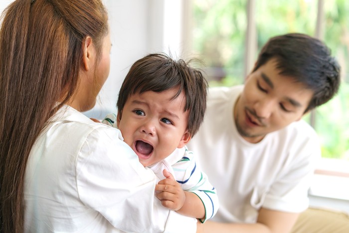 5 Penyebab Anak Bayi Rewel setelah Sembuh dari Sakit & Cara Mengatasinya
