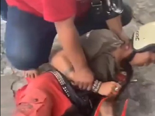 Aksi penangkapan terduga jambret di kawasan Canggu, Kuta Utara, Badung, Bali, viral di media sosial. (Tangkapan layar)