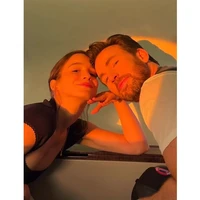 Radar Online melaporkan, Chris Evans akan mengakhiri kehidupan lajangnya dengan menikahi Alba Baptista. Aktris Portugal itu disebut mampu meluluhkan hati Chris yang masih melajang di usia 41 tahun. Seorang teman Chris Evans mengabarkan bahwa bintang film Captain America itu telah melamar Alba Baptista pada Januari 2023. Foto: Instagram