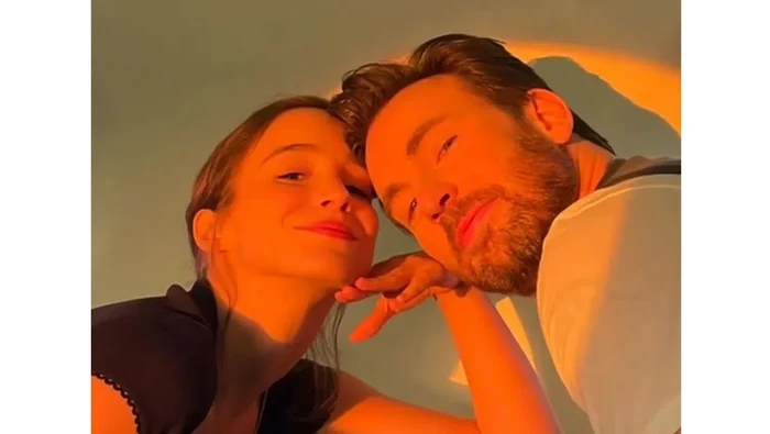 Alba Baptista dan Chris Evans