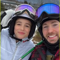 Layaknya pasangan kekasih, keduanya melakukan aktivitas bersama seperti hiking, travelling hingga jalan-jalan dengan anjing sang aktor, Dodger. Foto: Instagram