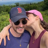 Kini melalui unggahan Instagram Story, Chris Evans memamerkan sederet foto mesranya dengan Alba Baptista. Ada lebih dari lima momen kemesraannya dengan Alba yang diunggah Chris bertepatan dengan Hari Valentine, 14 Februari 2023. Foto: Instagram