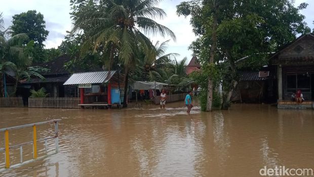 Banjir luapan Sungai Dengkeng di Desa Wiro, Kecamatan Bayat, Klaten.