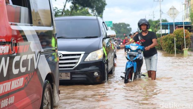 Banjir di Jalan Nasional Ponorogo-Wonogiri