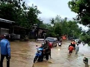 Jalur Nasional Ponorogo-Wonogiri Banjir Setinggi 30 Cm, Lalin Merayap