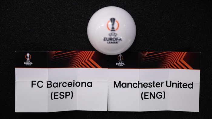 NYON, SWITZERLAND - NOVEMBER 7: A detailed view of the cards of FC Barcelona and Manchester United, the UEFA Europa League Knock-out Round Play-off match, during the UEFA Europa League 2022/23 Knock-out Round Play-offs draw at the UEFA Headquarters, The House of the European Football, on November 7, 2022, in Nyon, Switzerland. (Photo by Kristian Skeie  UEFA/UEFA via Getty Images)