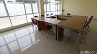 Ini balai pertemuan warga yang ada di rusun tersebut.