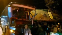 Kondisi bus yang mengalami rem blong setelah menabrak bus di depannya (Foto: Muhajir Arifin)