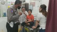 Kecelakaan ini membuat 15 orang terluka termasuk sopir bus, siswa TK, wali murid, dan penghuni rumah (Foto: Muhajir Arifin)
