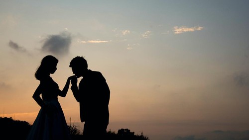 Ilustrasi pasangan dengan chemistry.