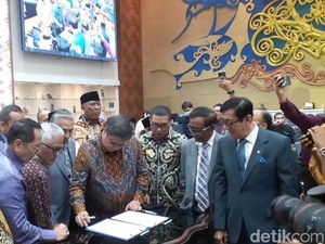 DPR-Pemerintah Bawa Perppu Cipta Kerja ke Paripurna, PD-PKS Tak Setuju