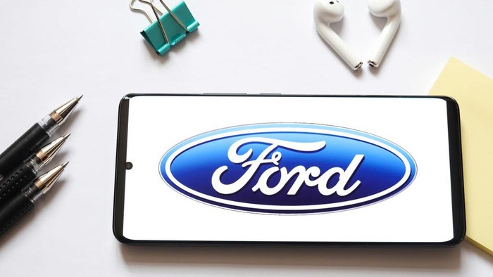 Ford Bakal PHK 3.800 Pegawai di Eropa hingga 3 Tahun ke Depan Ford akan memangkas 3.800 karyawannya di Eropa selama tiga tahun ke depan. Hal itu karena Ford ingin 'fokus' pada produksi kendaraan listrik.