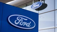 Meski demikian, perombakan tersebut tidak akan memengaruhi tujuan Ford untuk menawarkan armada serba listrik pada 2035 mendatang.  Chris Ratcliffe/Getty Images