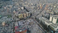 Pemandangan udara dari bangunan yang hancur, setelah gempa mematikan, di Kahramanmaras, Turki, Selasa (14/2/2023). REUTERS/Issam Abdallah.