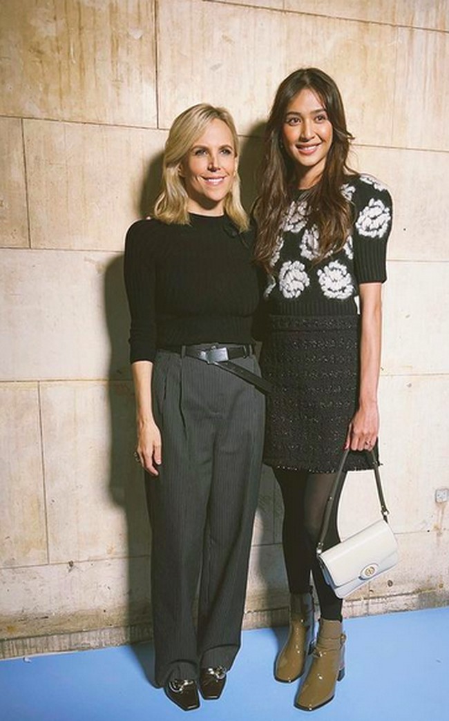 Artis Indonesia lainnya datang sebagai undangan label yang memang berbasis di AS. Ada Mikha Tambayong yang muncul di peragaan Tory Burch. Tentu saja, aktris yang baru dinikahi Deva Mahenra ini tampil head to toe dengan busana Tory Burch. (Foto: Instagram)