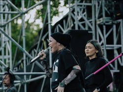 8 Foto Sivia Azizah Pamer Baby Bump dengan Style Hijab Boyish