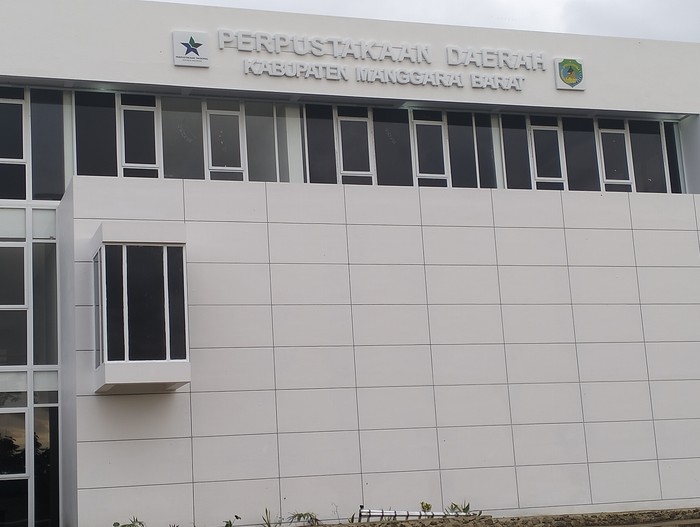 Gedung Perpustakaan Daerah di Labuan Bajo akan dijadikan destinasi wisata literasi untuk meningkatkan indeks literasi masyarakat Manggarai Barat.