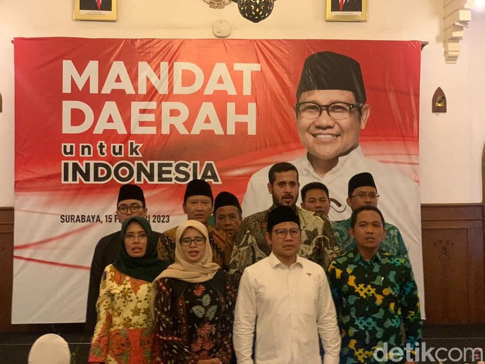 Gus Muhaimin saat menerima mandat dari kepala daerah di Jatim
