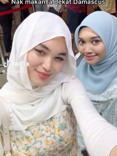 Influencer ini mendapatkan kecaman karena menggunakan pretty previlege Influencer ini mendapatkan kecaman karena menggunakan pretty previlege demi mendapatkanmakanan gratis, viral di media sosial.