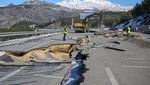 Jalanan Turki yang Hancur Diguncang Gempa Mulai Diperbaiki
