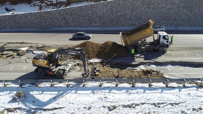 ADIYAMAN, TURKIYE - FEBRUARY 12: A view of collapsed Adiyaman-Malatya road during as repairment works has started after 7.7 and 7.6 magnitude earthquakes hit multiple provinces of Turkiye including Adiyaman, Turkiye on February 13, 2023. On Monday, Feb.6 a strong 7.7 earthquake, centered in the Pazarcik district, jolted Kahramanmaras and strongly shook several provinces, including Gaziantep, Sanliurfa, Diyarbakir, Adana, Adiyaman, Malatya, Osmaniye, Hatay, and Kilis. On the same day at 13.24 p.m. (1024GMT), a 7.6 magnitude quake centered in Kahramanmaras' Elbistan district struck the region. (Photo by Ozkan Bilgin/Anadolu Agency via Getty Images)