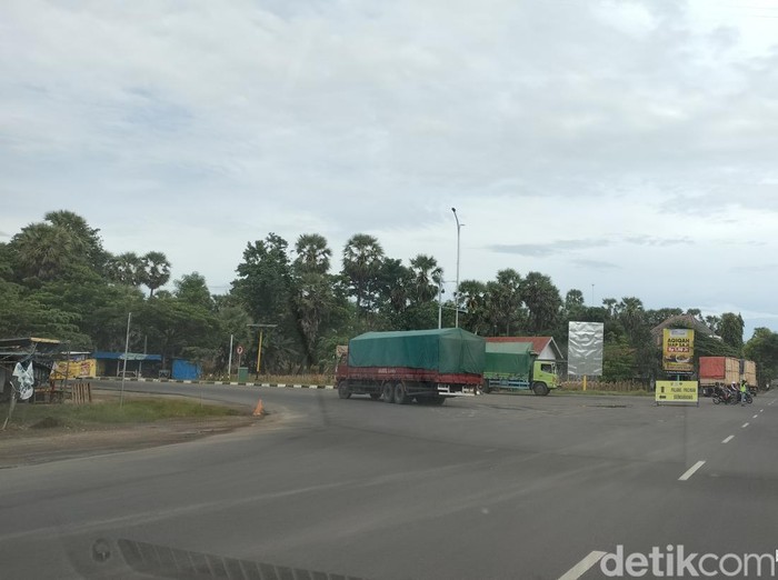 Jalur masuk Pertigaan Tunah, Tuban.
