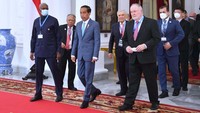 Presiden Joko Widodo menerima Presiden World Water Council, Loic Fauchon, dan delegasi di Istana Merdeka, Jakarta, Rabu (15/2/2023). Setpres/Rusman