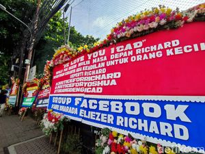 Penampakan Karangan Bunga Warnai PN Jaksel Jelang Vonis Eliezer