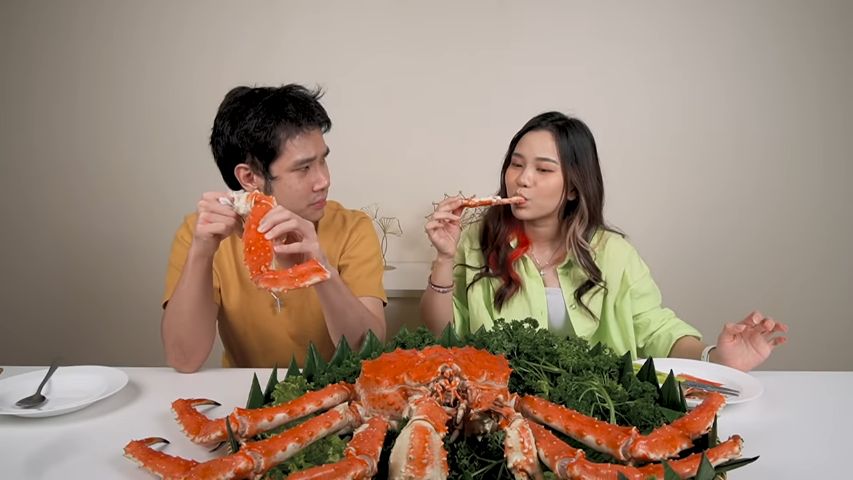 Selebriti cicip king crab yang mewah dengan harga fantastis