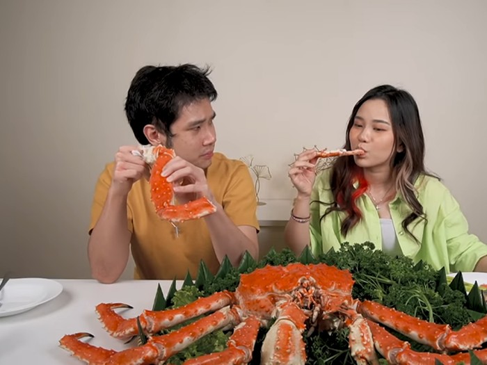 Selebriti cicip king crab yang mewah dengan harga fantastis