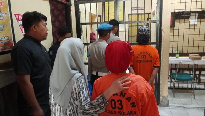 Polisi menetapkan dua tersangka kasus tewasnya mahasiswi berinisial MF (21) di kamar wisma di Kolaka, Sulawesi Tenggara (Sultra).