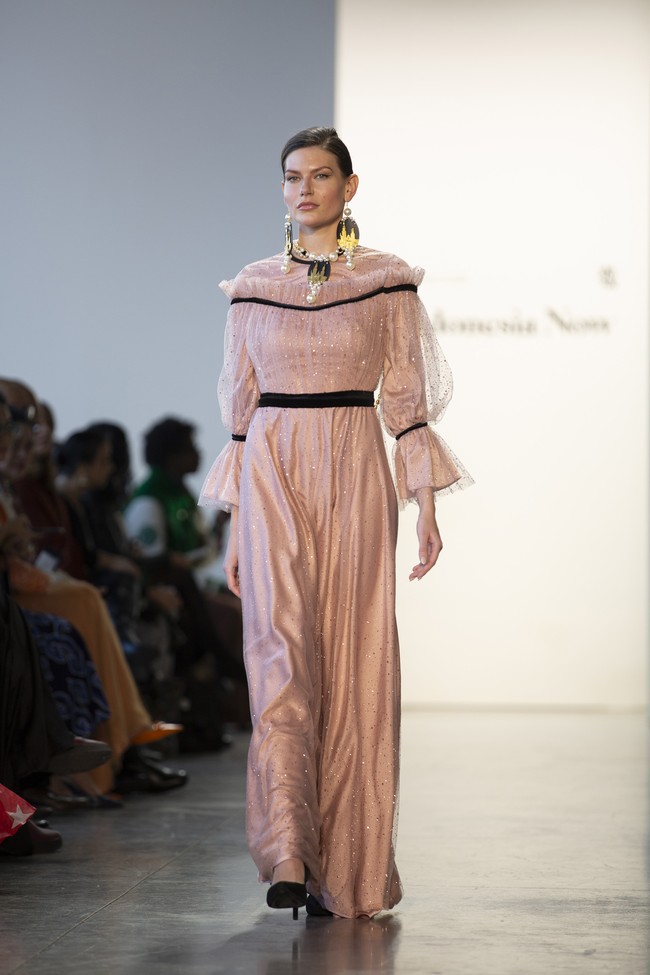 Fashion show Zeta Privé, brand busana lokal milik desainer sekaligus pengusaha muda Trisha Chas di New York Fashion Week 2023, Senin (13/2/2023). Foto: Dok. Trisha Chas/Zeta Prive