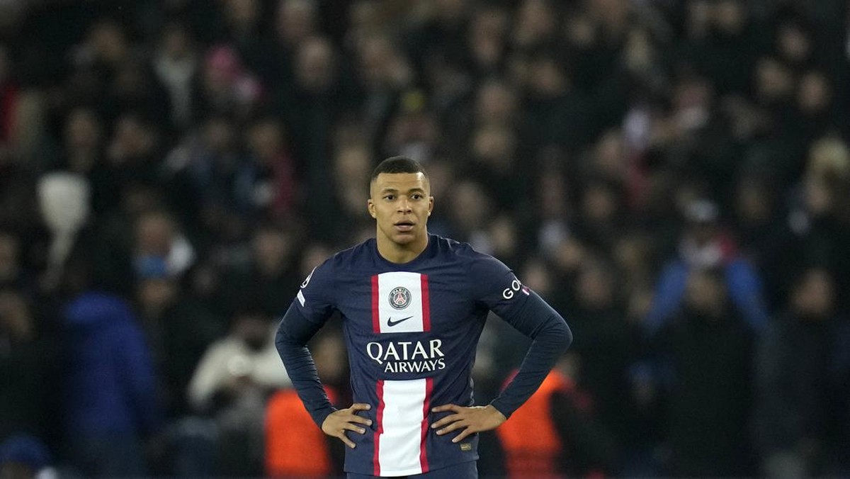 Kylian Mbappe masih optimistis dengan peluang lolos PSG. (Foto: AP/Christophe Ena)