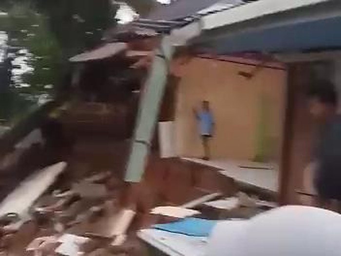 Longsor di Desa Wukirsawit, Kecamatan Jatiyoso, Kabupaten Karanganyar. Foto diunggah Rabu (15/2/2023).