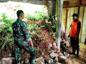 Longsor Terjang Empat Titik di Trenggalek, Satu Rumah Warga Jebol