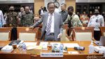 Mahfud-Komisi III DPR Bahas Revisi UU MK