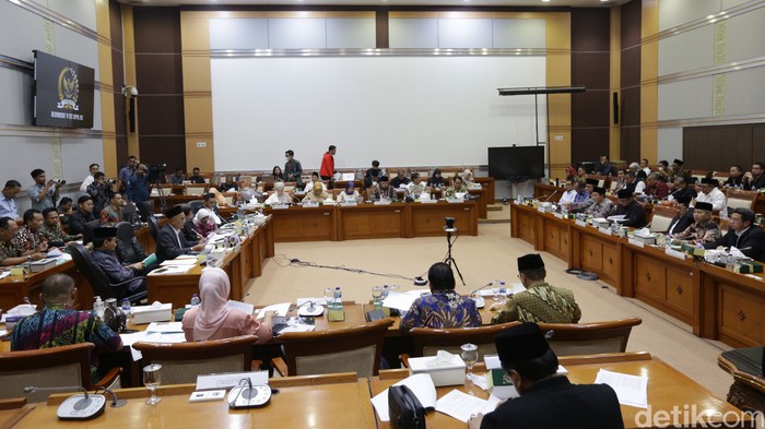 Momen Komisi VII DPR-Kemenag Sahkan Biaya Haji Rp 49,8 Juta