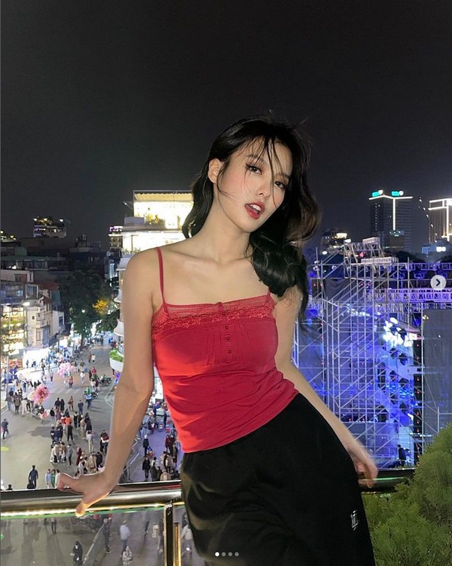 Vokalis utama MOMOLAND, Ahin menguasai bahasa Cina setelah menetap di sana selama 11 tahun. Pada Mei 2020, Ahin mencuri atensi karena menegur para haters di Instagram. Foto: Instagram