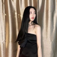 Nayun memegang posisi sebagai vokalis dan rapper grup MOMOLAND. Dia telah memulai debutnya sebagai aktris dengan membintangi web drama The Police (2020) dan My 100th Election (2021). Foto: Instagram