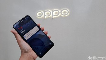 Ukuran layar Oppo Reno 8T adalah 6,4 inch AMOLED dengan proteksi Corning Gorilla Glass 5. Foto: Aisyah/detikINET