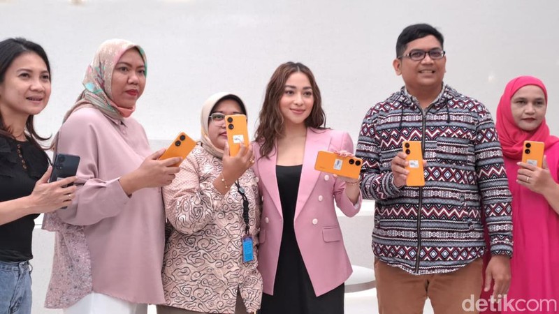 Nikita Willy dan Oppo Reno 8T