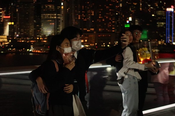 Ocean Terminal Deck tutup pukul 00.00, sehingga jadi salah satu tempat nongkrong romantis muda-muda Hong Kong! (Bonauli/detikTravel)