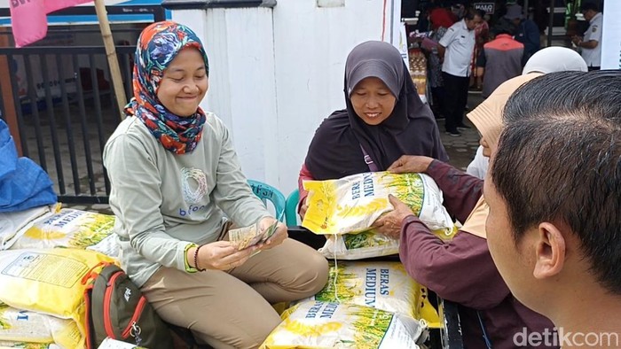 Operasi Pangan di Tulungagung Diserbu Warga
