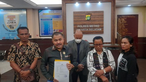 Orangtua Brigadir Yosua Laporkan Ferdy Sambo Cs ke Polres Jaksel (Ilham-detikcom)