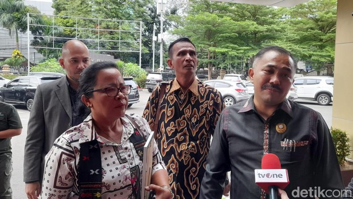 Ortu Brigadir Yosua datangi Polres Jaksel.