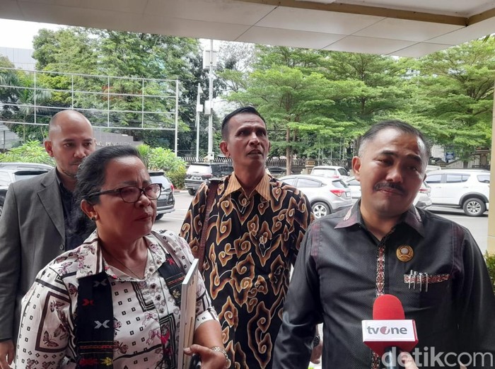 Ortu Brigadir Yosua datangi Polres Jaksel.