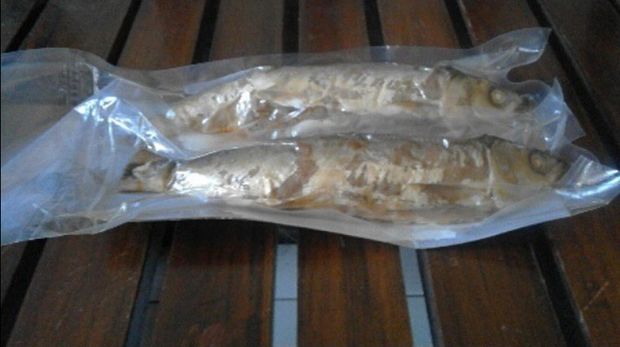 Tak hanya di Gresik, otak-otak bandeng juga menjadi penganan khas yang wajib dicicipi jika Anda berkunjung ke Sidoarjo. Rasanya gurih pedas.