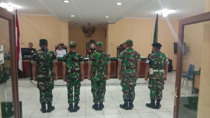 Empat anggota TNI yang terlibat kasus mutilasi 4 warga Mimika, Papua Tengah telah menjalani sidang vonis.